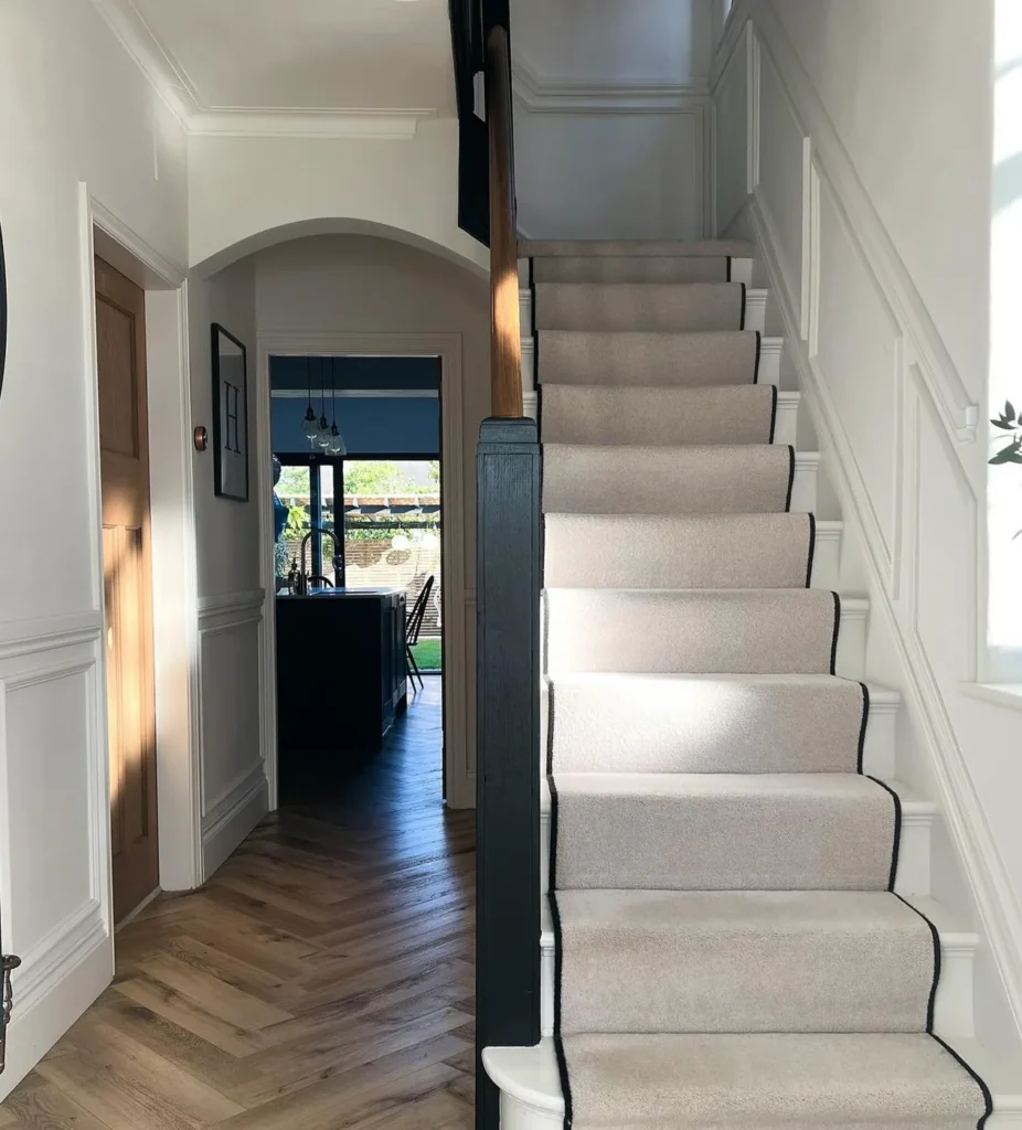 Staircase remodelled in hardwood by 22FLOORING in North York